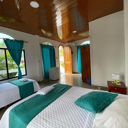 Hostal Muro De Las Lagrimas With High Speed Internet Starlink Puerto Villamil Extérieur photo
