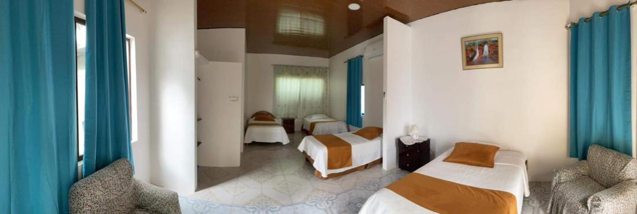 Hostal Muro De Las Lagrimas With High Speed Internet Starlink Puerto Villamil Extérieur photo