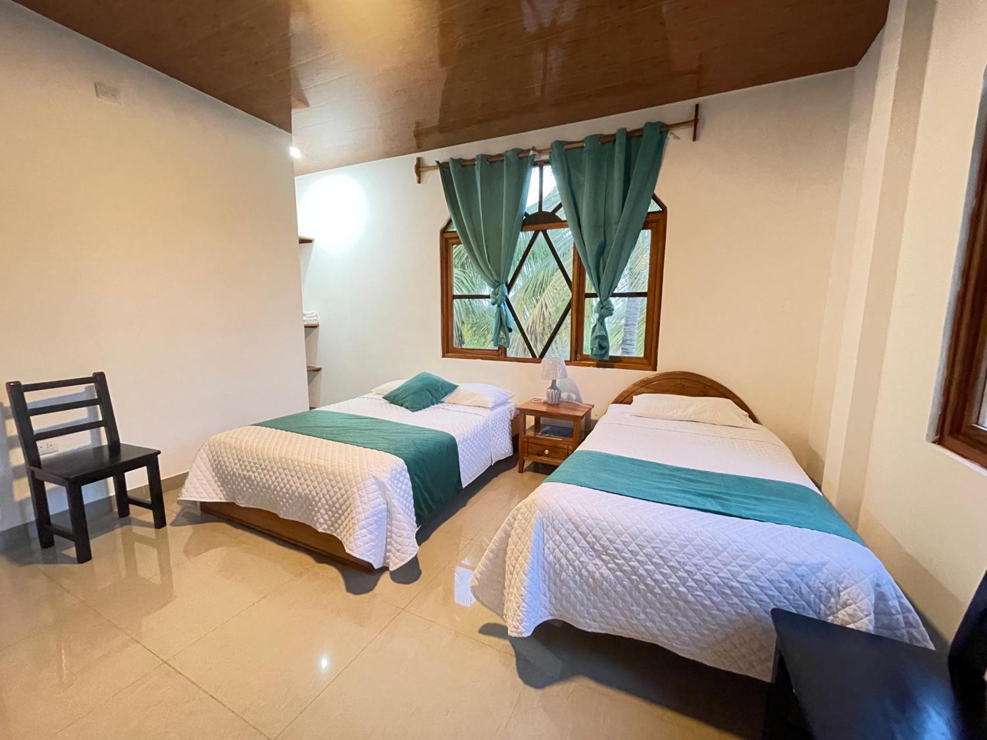 Hostal Muro De Las Lagrimas With High Speed Internet Starlink Puerto Villamil Extérieur photo