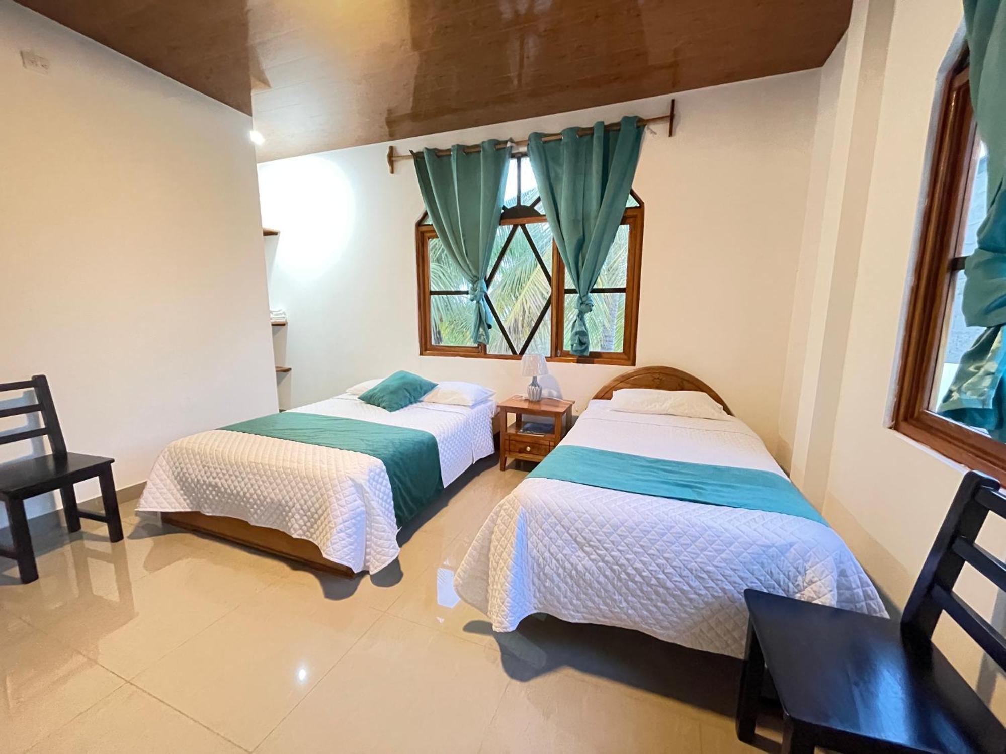 Hostal Muro De Las Lagrimas With High Speed Internet Starlink Puerto Villamil Extérieur photo