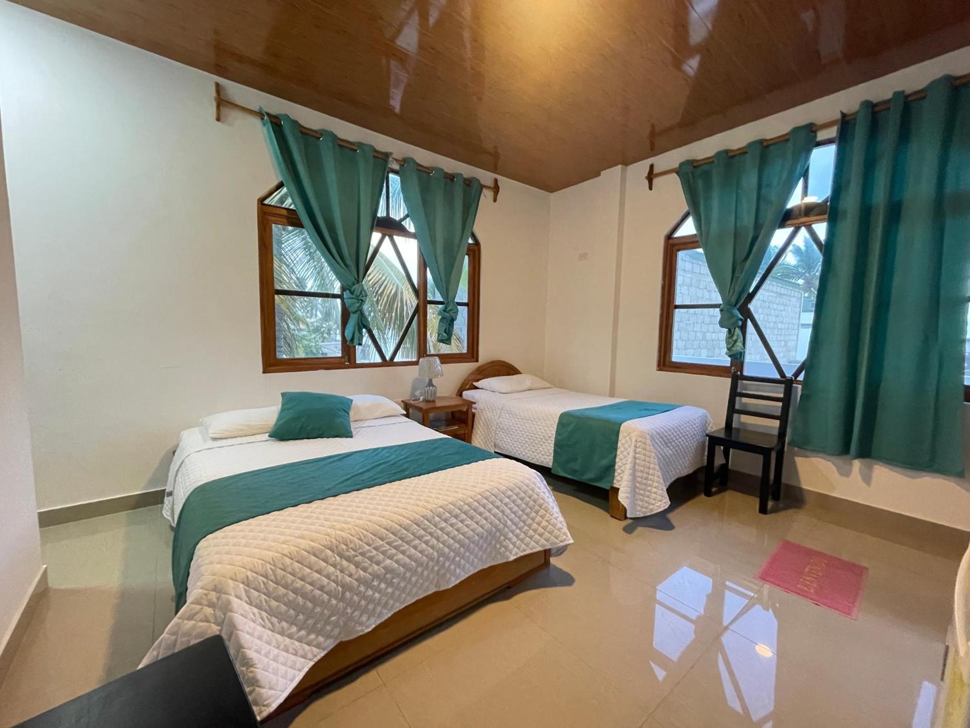 Hostal Muro De Las Lagrimas With High Speed Internet Starlink Puerto Villamil Extérieur photo