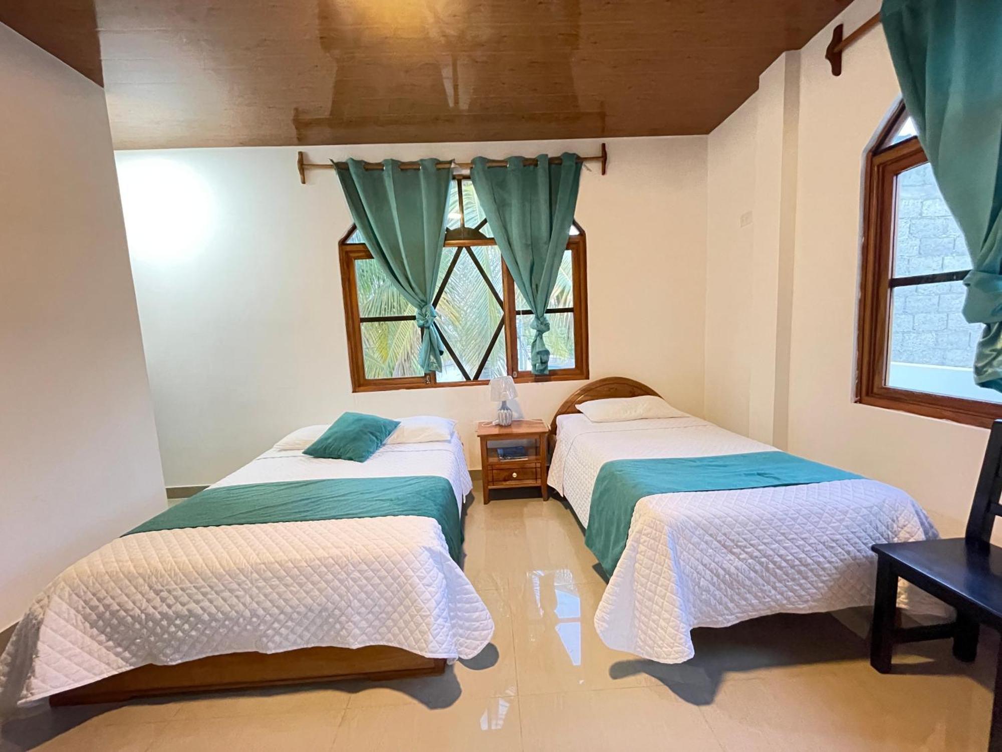 Hostal Muro De Las Lagrimas With High Speed Internet Starlink Puerto Villamil Extérieur photo