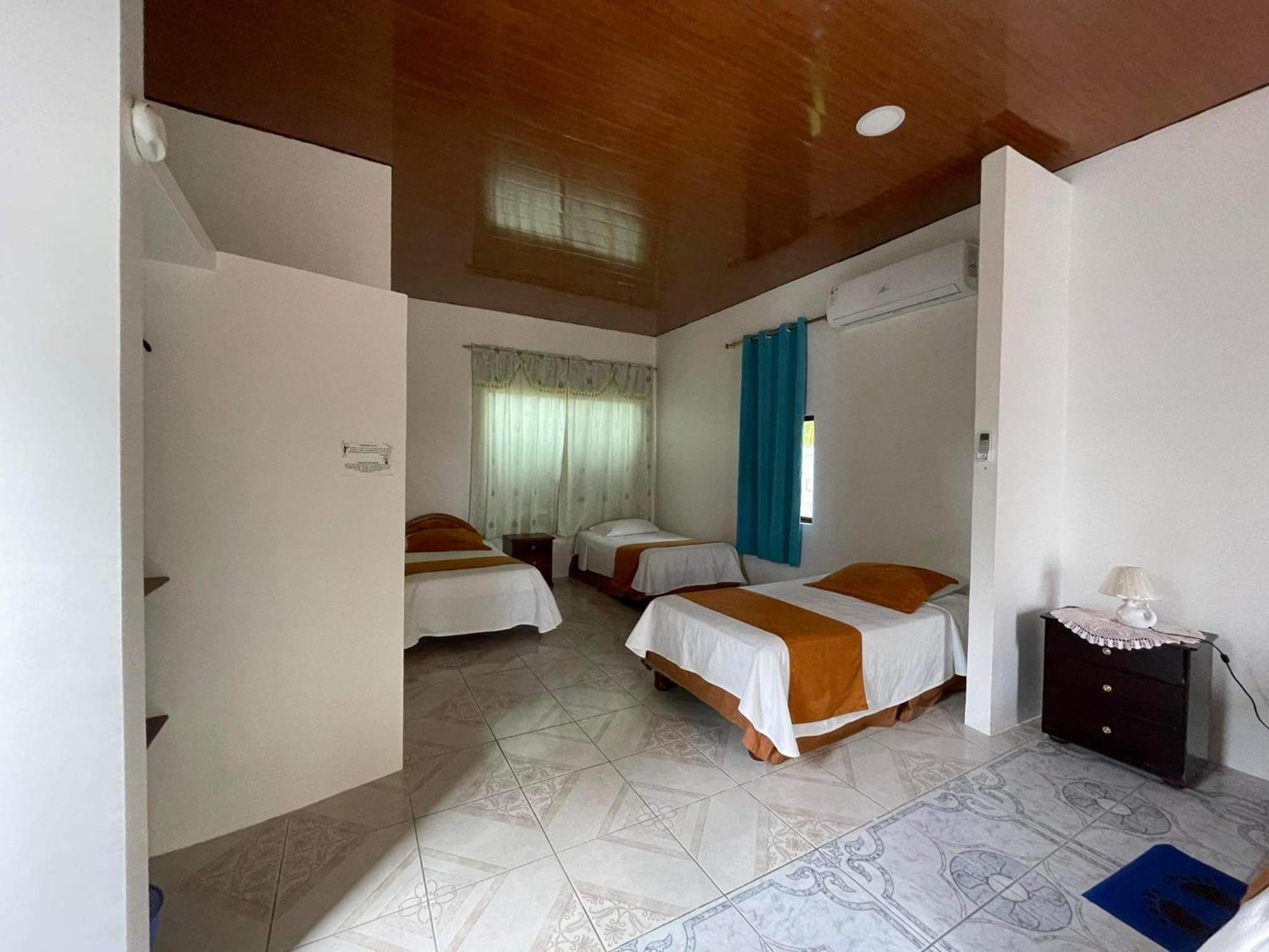 Hostal Muro De Las Lagrimas With High Speed Internet Starlink Puerto Villamil Extérieur photo