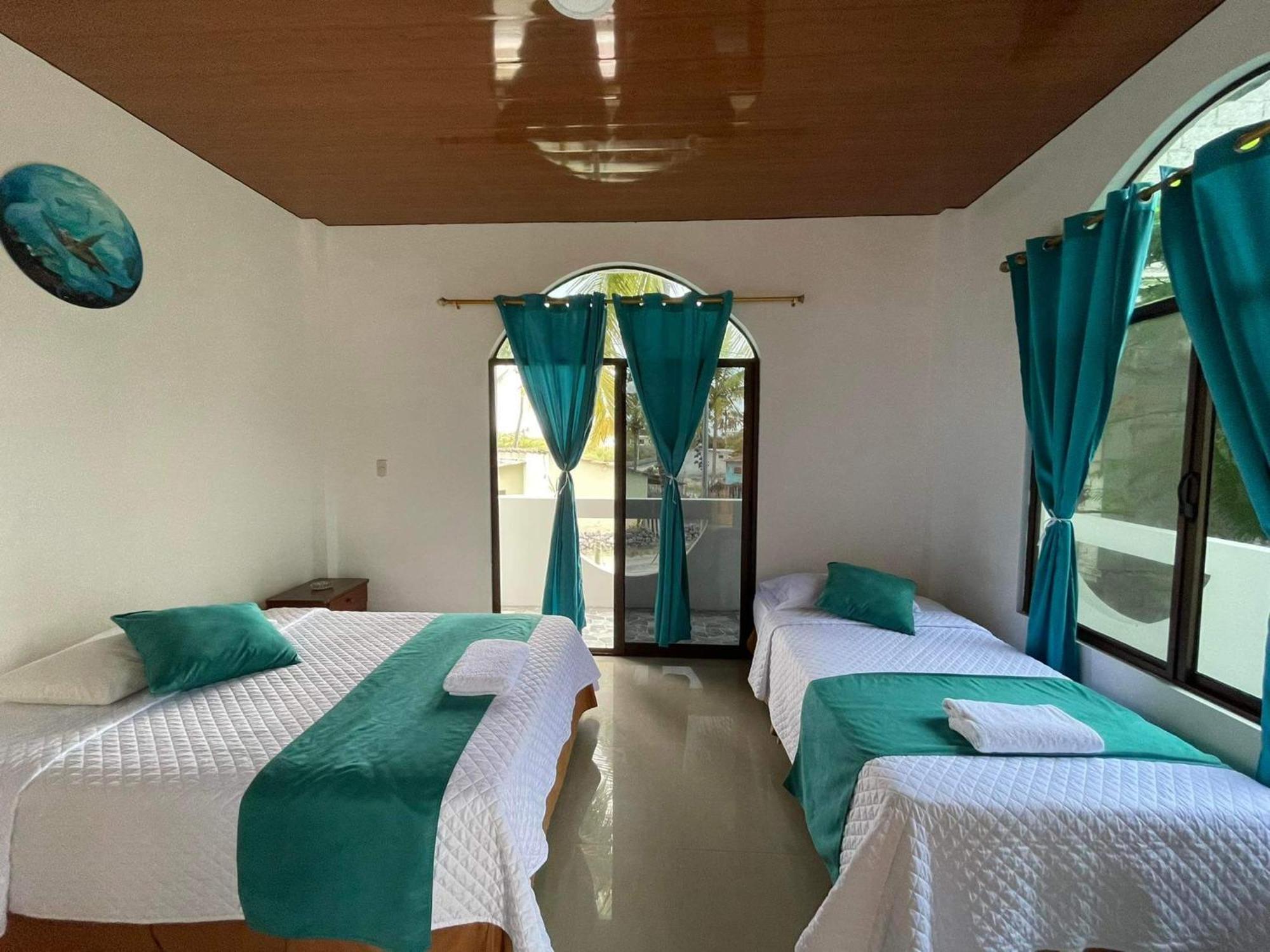Hostal Muro De Las Lagrimas With High Speed Internet Starlink Puerto Villamil Extérieur photo