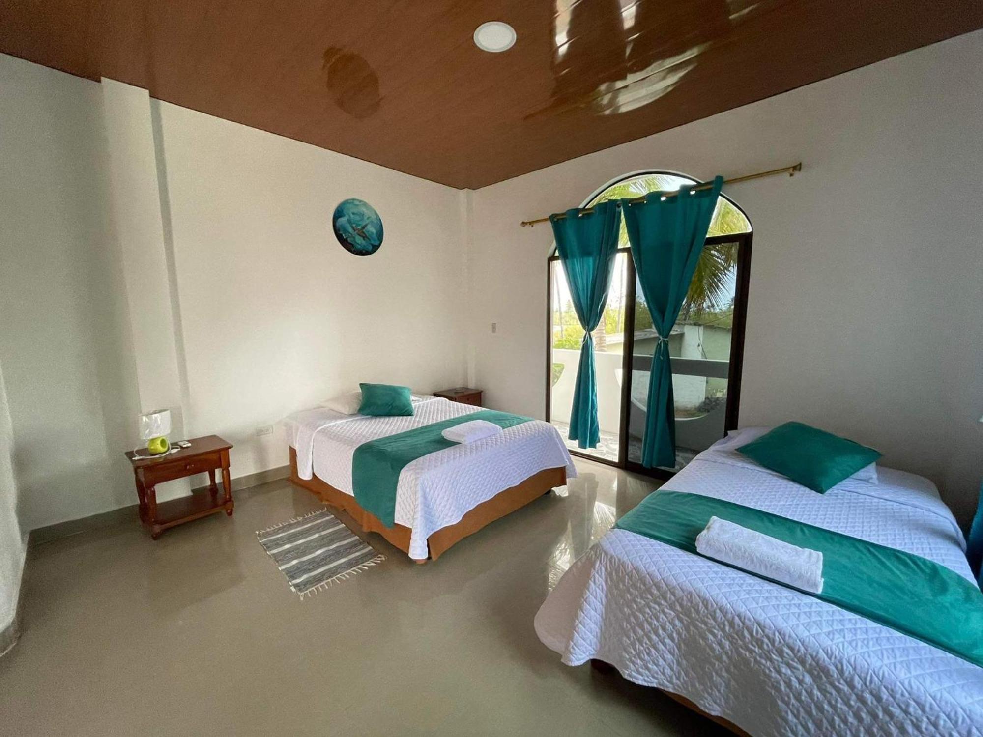 Hostal Muro De Las Lagrimas With High Speed Internet Starlink Puerto Villamil Extérieur photo
